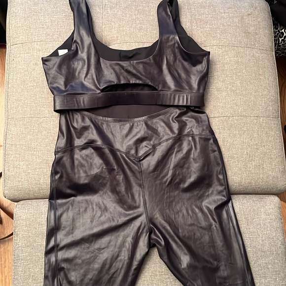 New Fabletics Motion365+ Shine Jumpsuit Black Size XXL/1X Faux Leather Catsuit - Picture 12 of 16